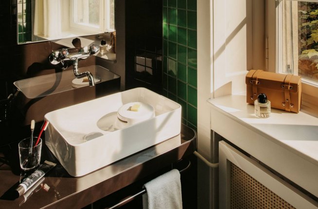 LAUFEN, Volkshaus Basel, hospitality, hotel, boutique hotel, hotel room, sanitary, premium, washbasin, sink, shower tray, bath tub, bath furniture, bespoke, custom-made