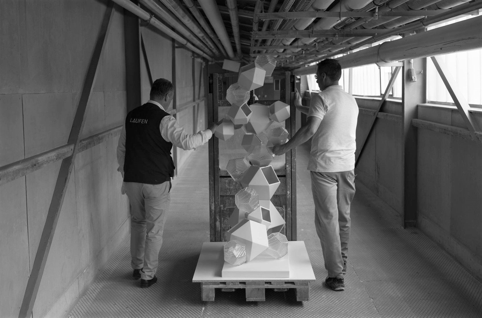 MuDD Architects and LAUFEN, FREEZE AND CLAY, transport of the sculpture to Venice Biennale 2023